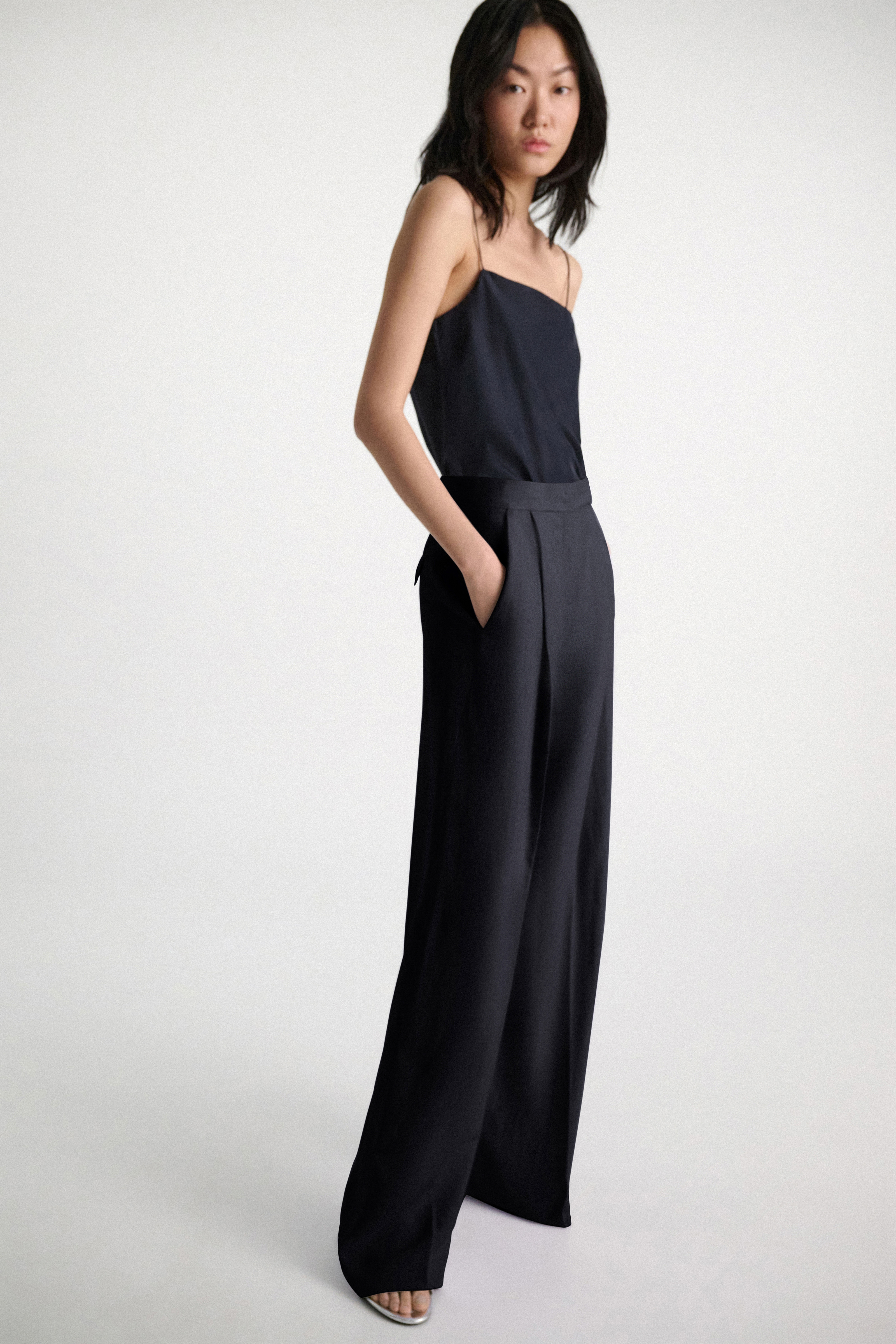 Dorothee Schumacher Technical linen pants dark navy